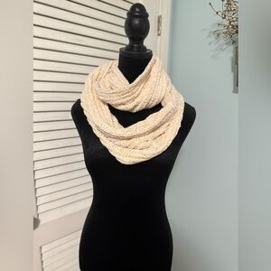 Mia and Tess Chenille Cream women’s wrap scarf! NWT